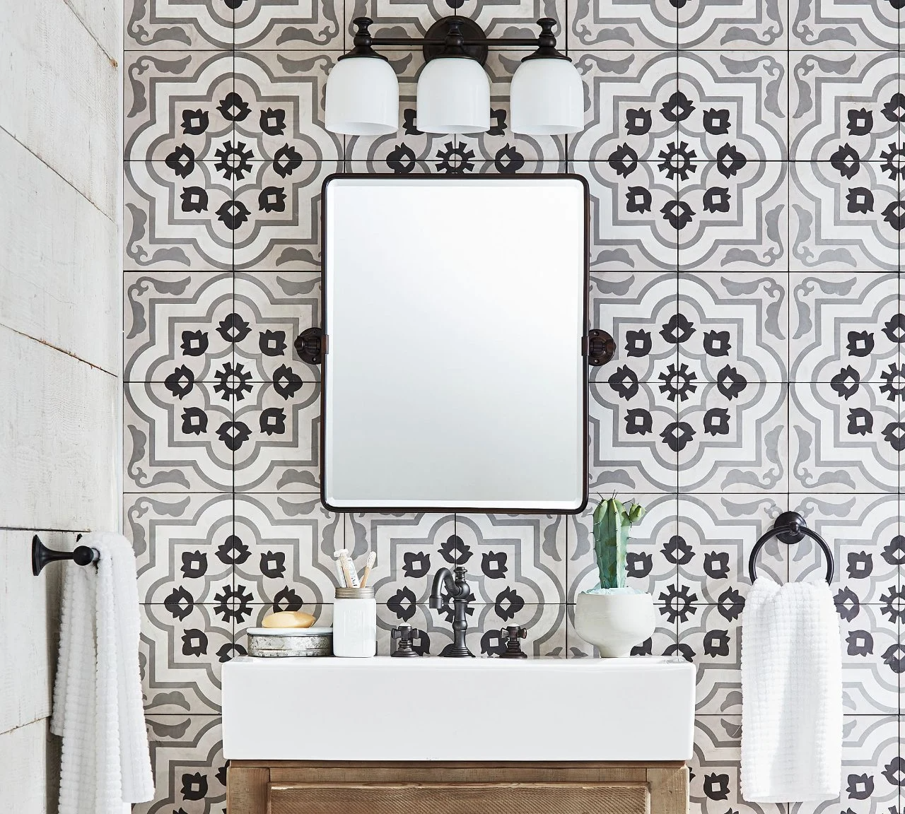 Graceful Hotel Wall Decor Modern Luxury Toilet Mirror Specchio da bagno personalizzato